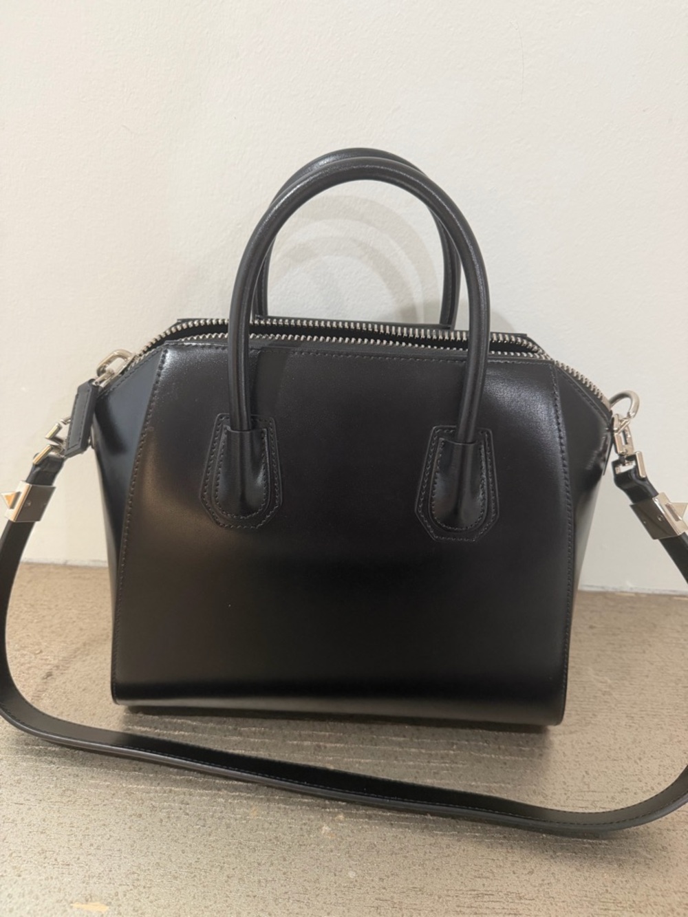 Givenchy Medium Black Antigona Smooth Leather Satchel - Picture 6 of 10